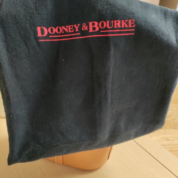 Dooney & Bourke Alto Wine Bottle Picnic Tote in Tan - Picture 6 of 11